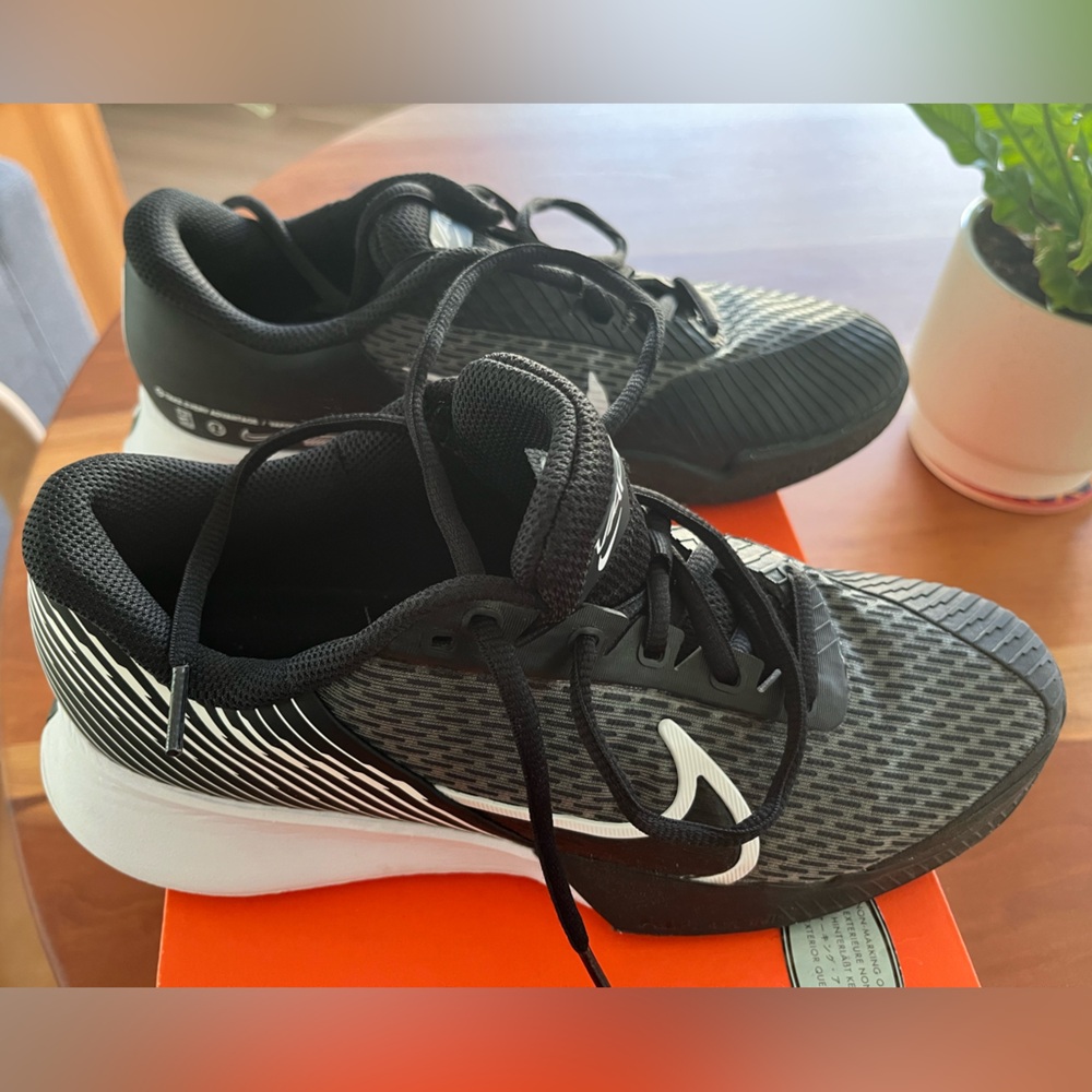 Nike Zoom Vapor Pro 2 Black and White Hardcourt Sneakers - Picture 5 of 6